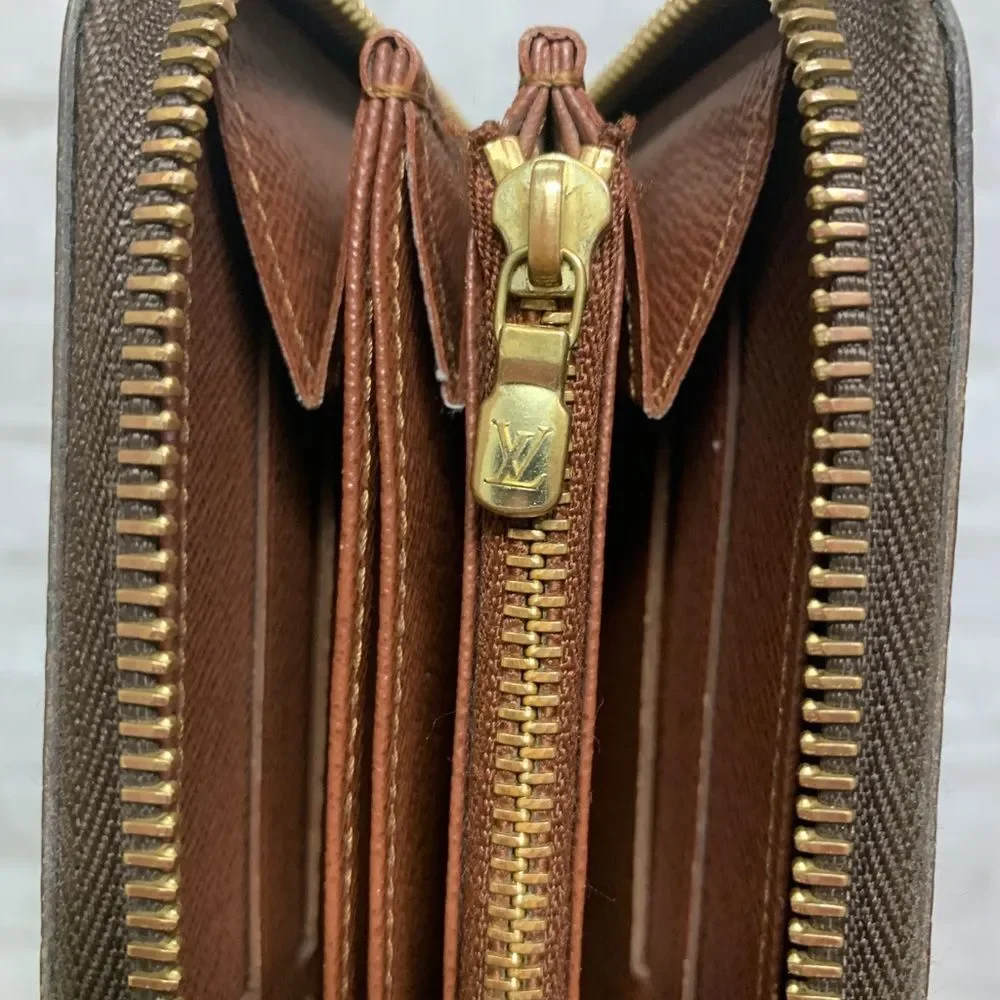 ⭐  Louis Vuitton Monogram Zippy Zip Around Long Wallet purse.
